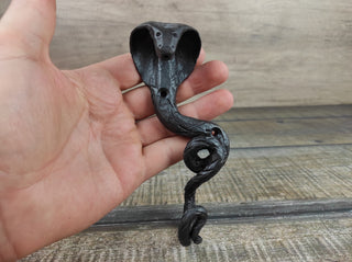 Handmade Cobra Iron Wall Hook: Forged Metal Hanger