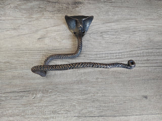 Handmade Cobra Metal Toilet Paper Holder: Bathroom Decor