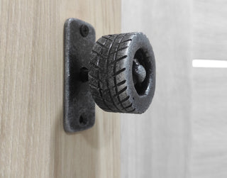 Forged Metal Wheel Door Handle: Transport Decor
