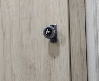 Forged Metal Wheel Door Handle: Transport Decor