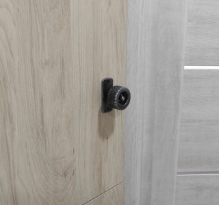 Forged Metal Wheel Door Handle: Transport Decor