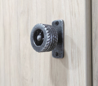 Forged Metal Wheel Door Handle: Transport Decor