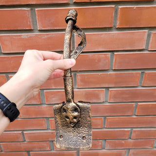 Forged Shovel Door Handle – Handcrafted Iron Spade Pull for Rustic and Vintage Doors