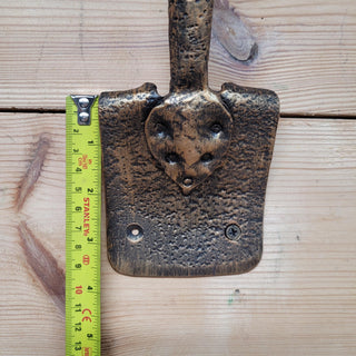 Forged Shovel Door Handle – Handcrafted Iron Spade Pull for Rustic and Vintage Doors