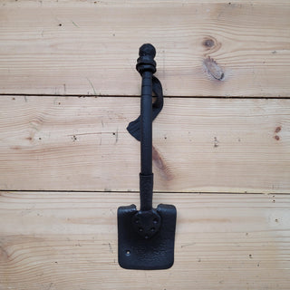 Forged Shovel Door Handle – Handcrafted Iron Spade Pull for Rustic and Vintage Doors