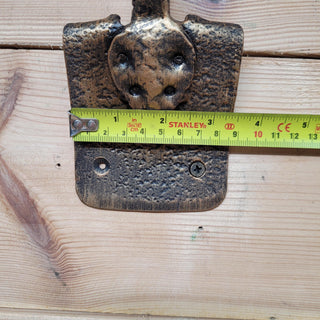 Forged Shovel Door Handle – Handcrafted Iron Spade Pull for Rustic and Vintage Doors