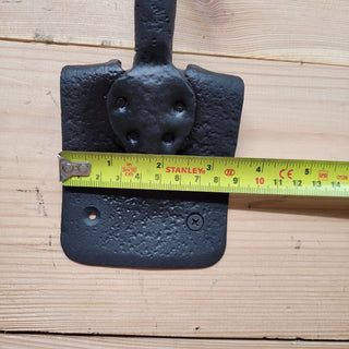 Forged Shovel Door Handle – Handcrafted Iron Spade Pull for Rustic and Vintage Doors