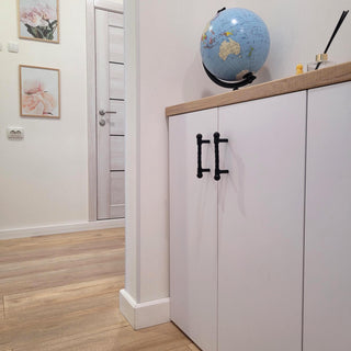 Twisted Iron Cabinet Handle – Black Metal Drawer Pull for Rustic Furniture