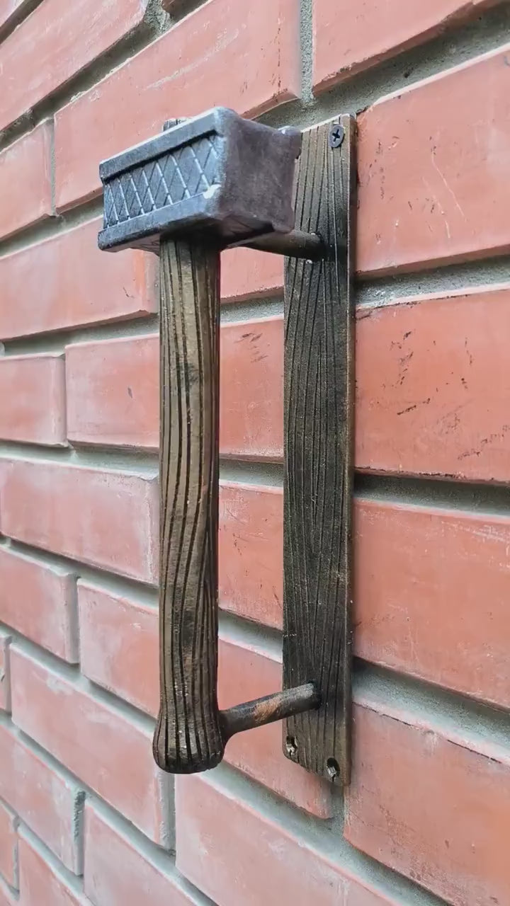 Forged Iron Hammer Door Handle: Metal Gate/Barn Door Pull