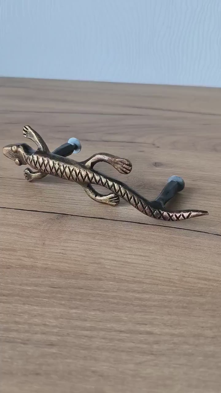 Handmade Lizard Door Knob: Metal Cabinet Drawer Handle